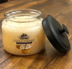 Christmas Tree Hill 3 Wick Candle - Vanilla Cupcake - 64oz