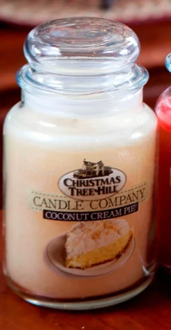 Christmas Tree Hill Candle - Coconut Cream Pie - 26oz