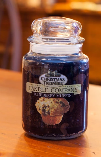 Christmas Tree Hill Candle - Blueberry Muffin - 26oz